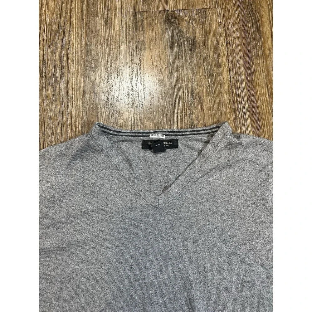 Banana Republic Mens Sweater Cashmere Silk Blend Medium Gray V-Neck  Academia - Picture 2 of 7
